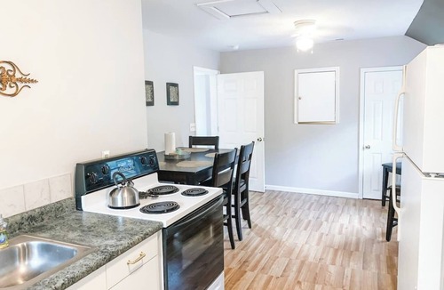 Pevely Apartment | Upstairs 2 bedroom Private Apt Off I- 55 in Pevely