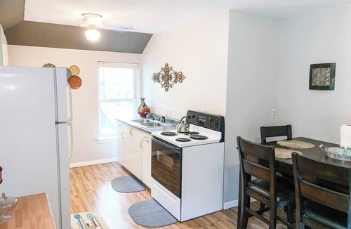 Pevely Apartment | Upstairs 2 bedroom Private Apt Off I- 55 in Pevely