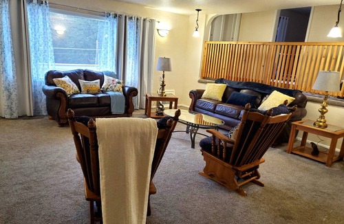 Ruch House | Upstairs 4 Bedroom Applegate Valley