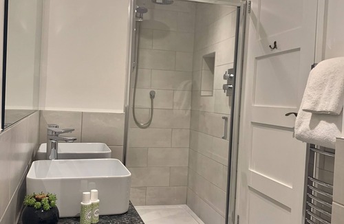 Barbourne House | Upstairs at 33