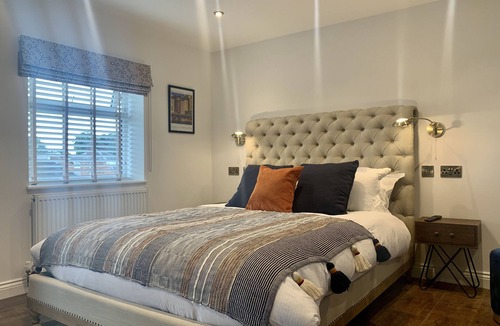 Barbourne House | Upstairs at 33