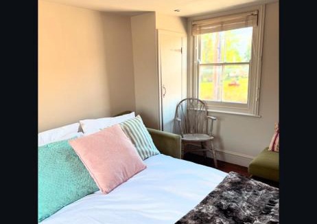 Felsted Apartment | Upstairs at Rumblebees