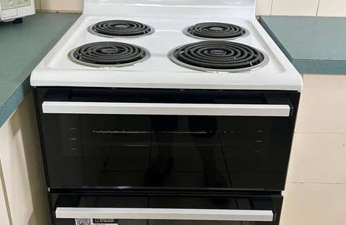 Victor Harbor House | Upstairs Beachfront Unit in Central Location