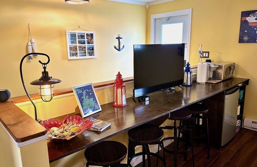 Norman's Cove-Long Cove House | Upstairs @ The Homestead Oceanfront Suites