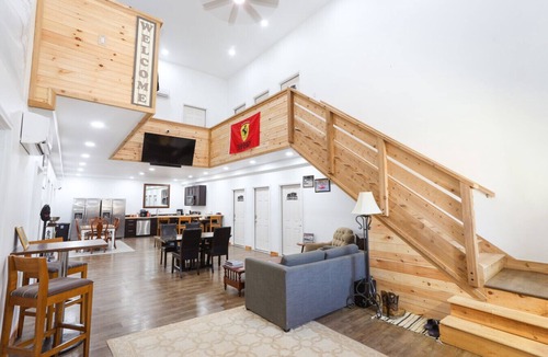 Keeling Hotel | Upstairs Double Queen