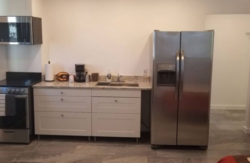 Garfield Apartment | Upstairs studio on 13 st