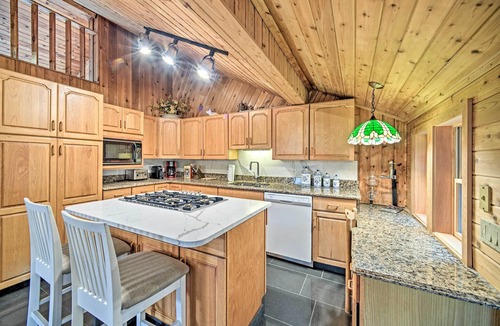 Elka Park Cottage | Upstate Hideaway by Hiking & Hunter Mountain!