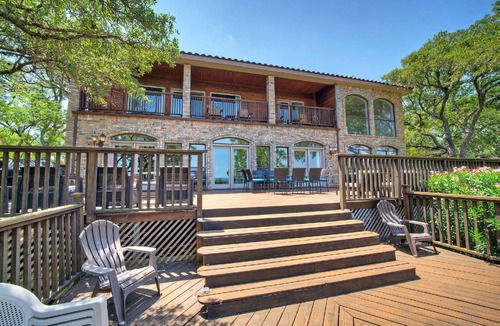 Buchanan Dam House | Upstay—10 Acre Lakeside Retreat w Private Jetty