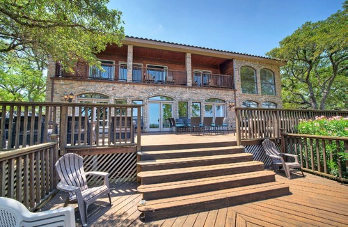Buchanan Dam House | Upstay- 10 Acre Lakeside Retreat w Private Jetty