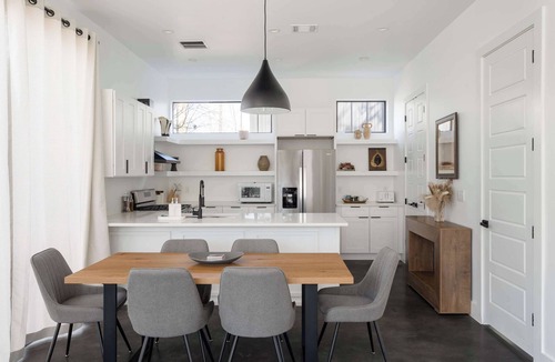 North Loop Cottage | Upstay: Contemporary 2BR Retreat w Patio & BBQ