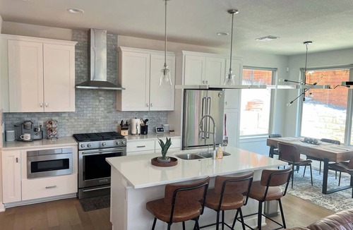 Rosewood House | Upstay: Eastside Home w/Patio & BBQ—11 Mins to DT
