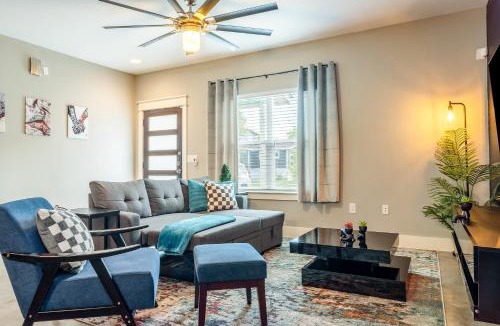 Govalle House | Upstay Entertainment Hub w Games & Outdoor Firepit