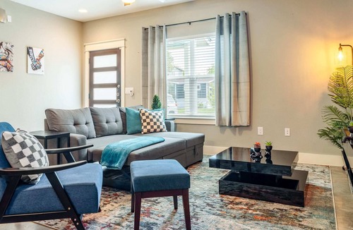 Govalle House | Upstay - Home w Yard Games, FirePit - Sleeps 18