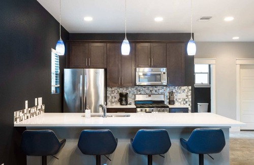 Govalle House | Upstay - Home w Yard Games, FirePit - Sleeps 18