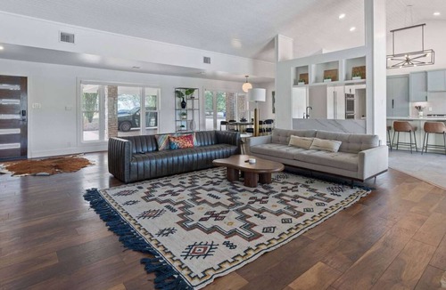 Pleasant Valley House | Upstay Luxury Golf Retreat Near Downtown Austin
