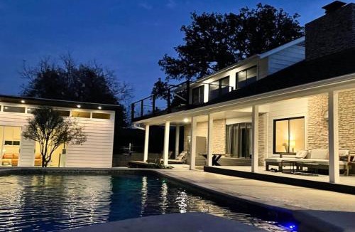 Pleasant Valley House | Upstay Modern Home Near Golf Course and Downtown