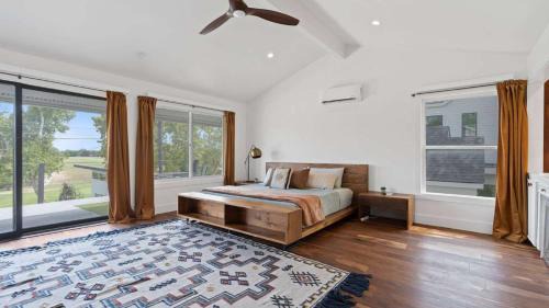 Pleasant Valley House | Upstay Modern Home Near Golf Course and Downtown