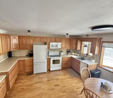East Baldwin Villa | UPTA CAMP LIMIT 8 cabin