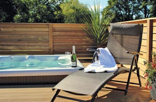 Westcott Resort | Upton Lakes Lodges