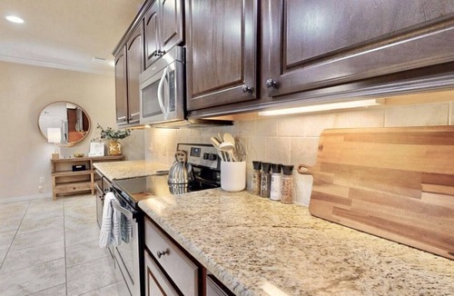 College Station Villa | Uptown Aggie– 4BR Near Kyle Field
