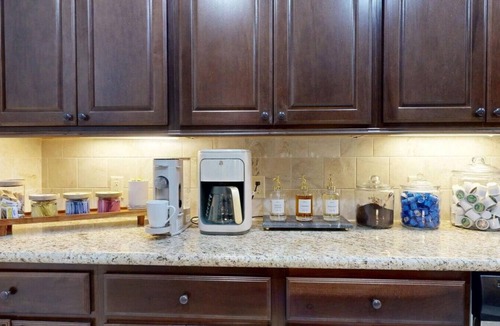 College Station Villa | Uptown Aggie– 4BR Near Kyle Field
