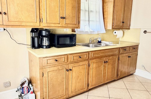 Highland Historic District Apartment | Uptown Big Radiant and Breezy 2 Bedroom Apartment