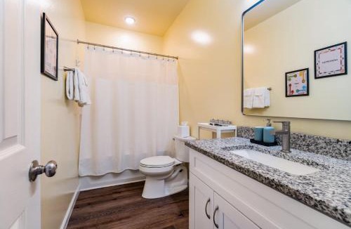 Paw Creek House | Uptown Charlotte 3BR | Hot Tub + Fire Pit