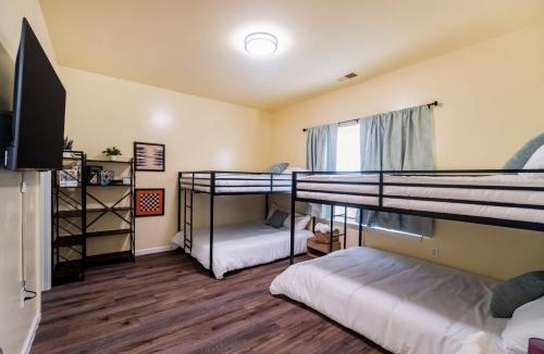 Paw Creek House | Uptown Charlotte 3BR | Hot Tub + Fire Pit