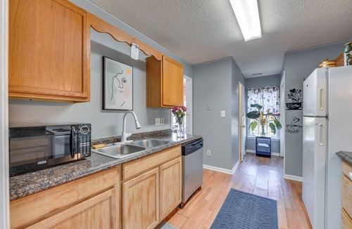 Enderly Park House | Uptown Charlotte Townhome w/Patio & Yard!