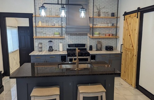 New Albany House | Uptown Class