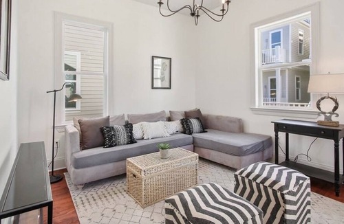 Faubourg Delassize Cottage | Uptown Cottage Sleeps 5