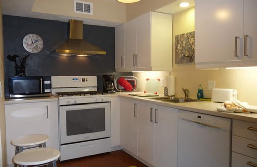 Knox - Henderson Apartment | Uptown Dallas - Bright 1 bd #4, WiFi, Parking, Near Restaurants & Shops & Safe