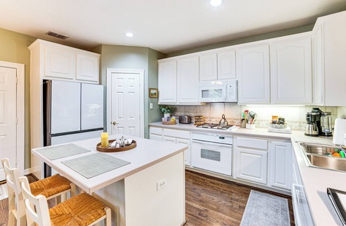 Uptown House | Uptown Dallas Group Getaway Near Art, Eats & More!