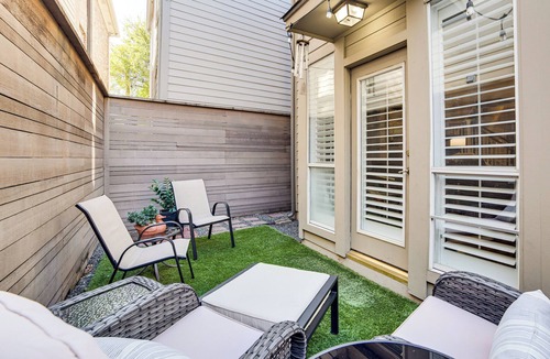 Uptown House | Uptown Dallas Group Getaway Near Art, Eats & More!