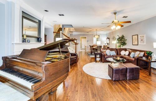 Uptown House | Uptown Dallas Group Getaway Near Art, Eats & More!