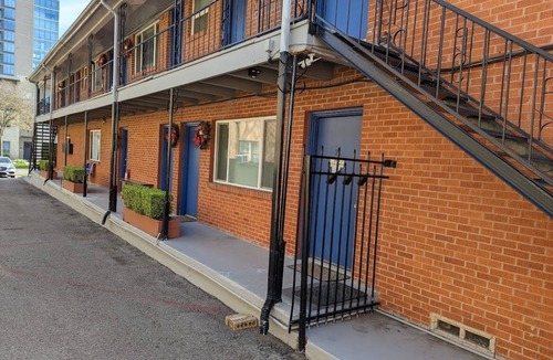 Knox - Henderson Apartment | Uptown Dallas - Lovely 1 bd #5, WiFi, Parking, Near Restaurants & Shops & Safe