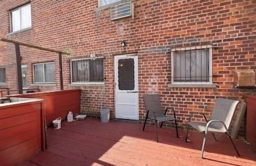 North Side House | Uptown Escape in Mount Vernon