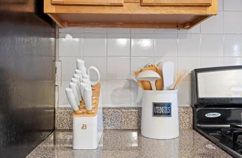 North Side Apartment | Uptown Escape