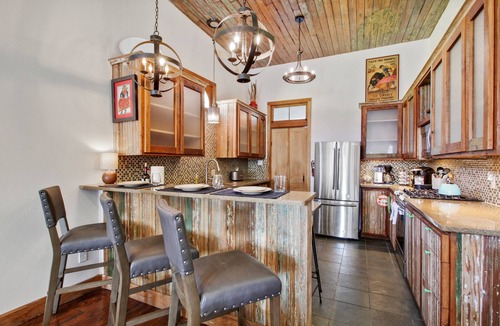Freret House | Uptown Freret Cottage: Walk to Tulane, Garden District, with off-street Parking
