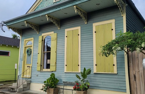 Freret House | Uptown Freret Cottage: Walk to Tulane, Garden District, with off-street Parking