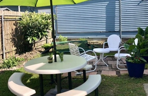 Freret House | Uptown Freret Cottage: Walk to Tulane, Garden District, with off-street Parking