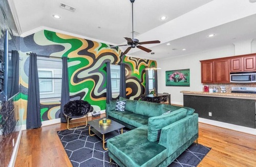 Woodlake - Briar Meadow House | Uptown-Galleria|PrivateBackYard|Sleep12| KingSuite