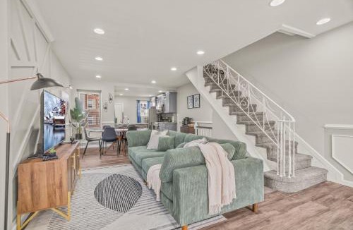 Olney-Oak Lane House | Uptown Gem! Immaculate-Comfort-Character!