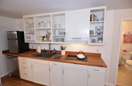 Oakridge Apartment | Uptown Hideaway #2: Clean, Comfortable, Spacious