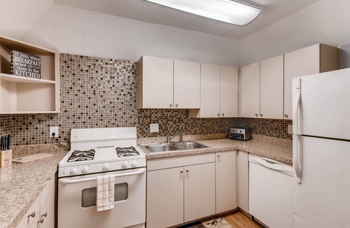 Oak Lawn House | Uptown/Katy Trail Chic & Central With Patio