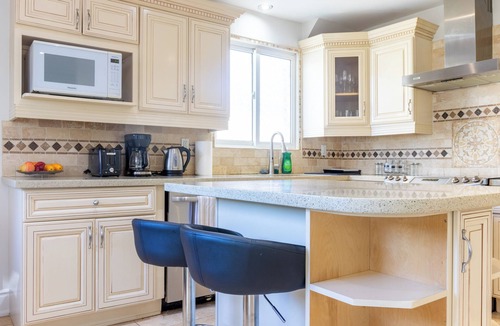 Fletchers Creek South House | Uptown Oasis Home near Pearson Airport