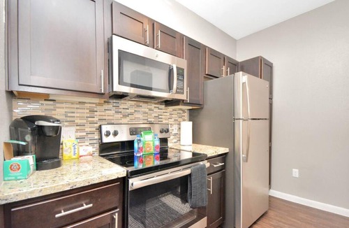 Uptown Apartment | Uptown One-Bedroom Apartment