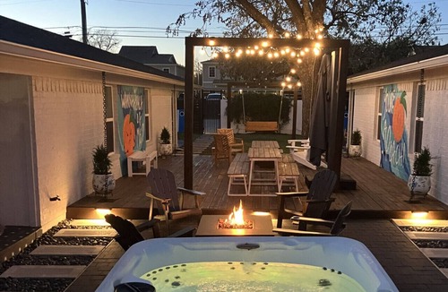 Austin Ave. House | Uptown Peach ~Best 4 Baylor games/visits ~Sleeps 5