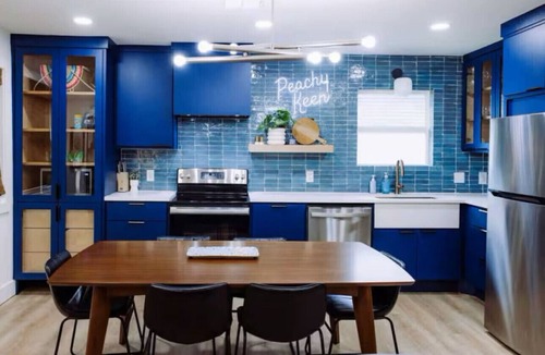 Austin Ave. House | Uptown Peach ~Comfy ~ Convenient, Mins to hotspots