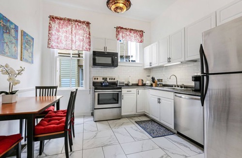Freret House | Uptown Spacious 4BD/3BA with Historic Charm